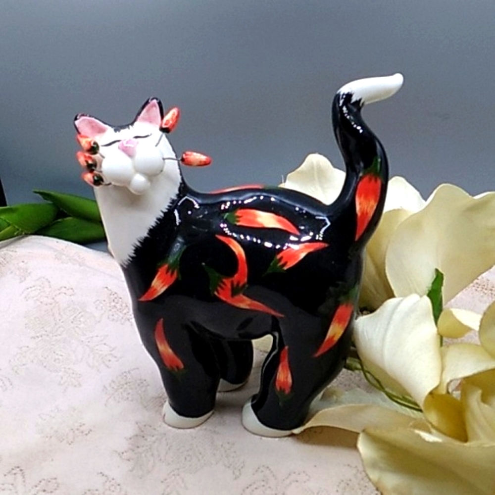 Amy Lacombe 2002 Whimsical Ceramic Cat Hot Chili Peppers